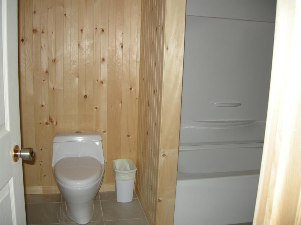 Chalet Des Noisetiers Tadoussac Room photo